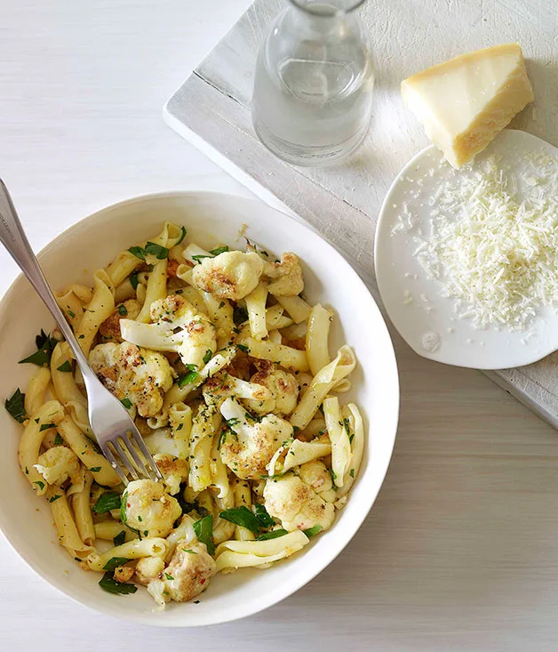 Ciocchetti with anchovies, cauliflower and pangrattato