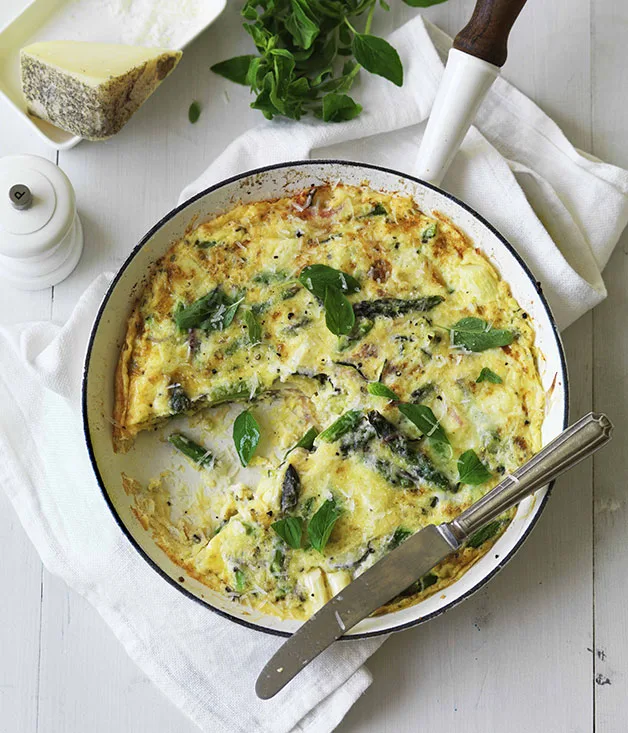 Asparagus and zucchini omelette with oregano and pecorino