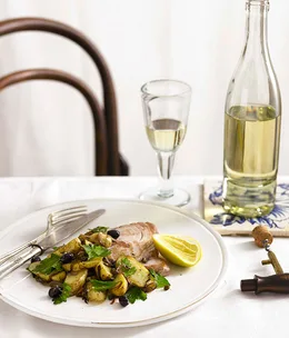 Seared tuna with Niçoise potatoes