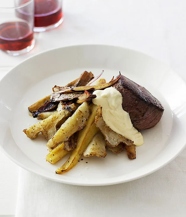 Steak with pan-fried Jerusalem artichokes and parsnips