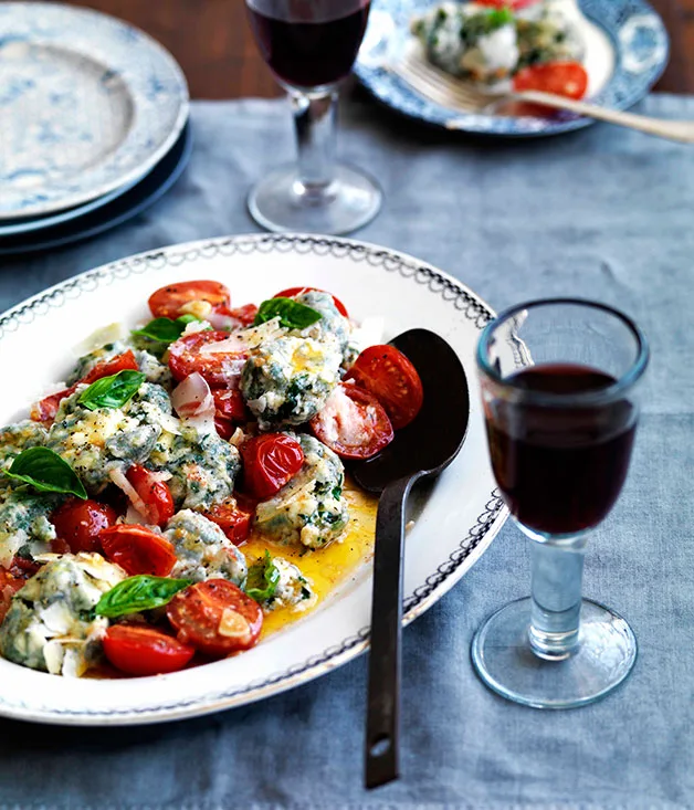 Malfatti with tomato, lemon and basil