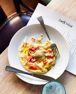 Crab omelette with foie gras butter