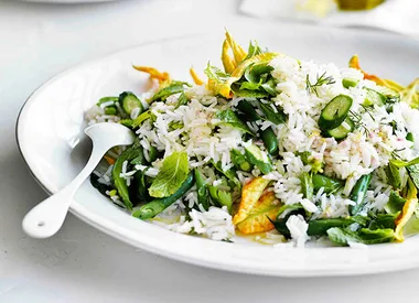 Rice salad with zucchini flowers, peas, beans and mint