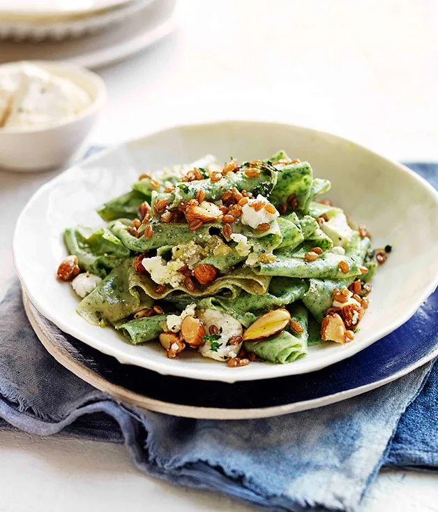 Green pasta with fried spelt, feta and almonds