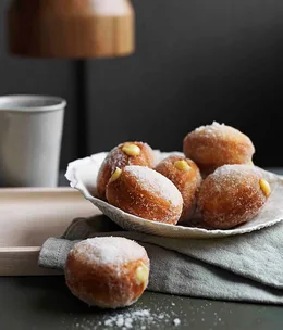 Beer doughnuts with pastry cream