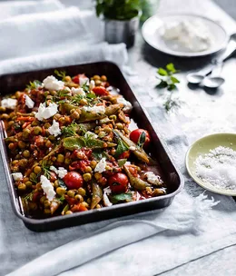 Peas braised in tomato with feta