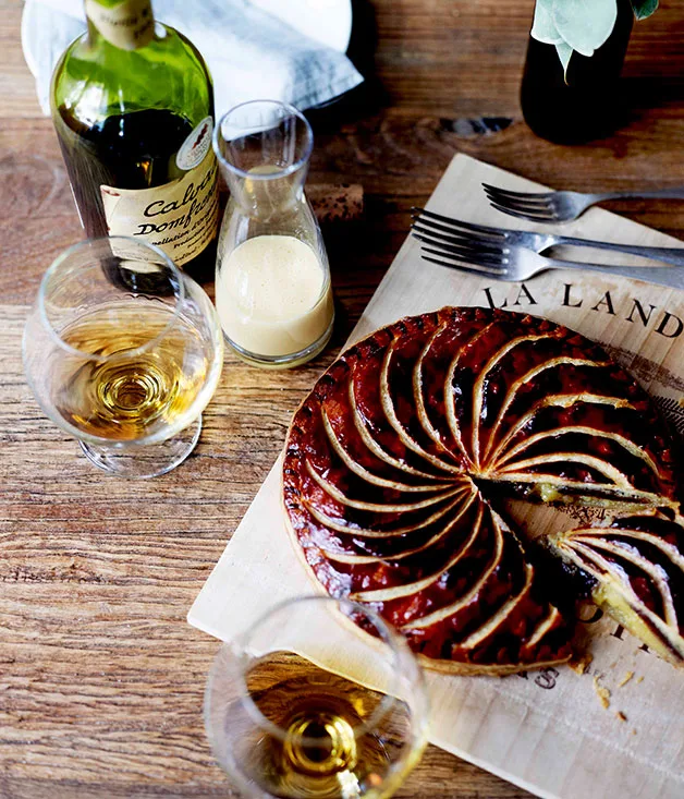 Pithiviers of frangipane and dates with sauce anglaise