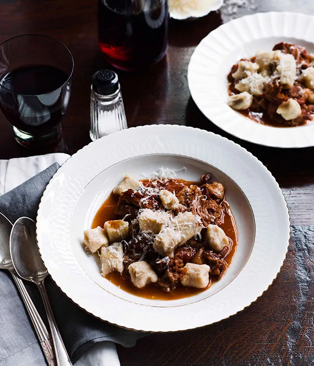 Chicche di patate e melanzane con ragù (Potato and eggplant chicche with pork ragù)