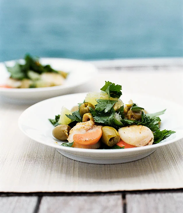 Barbecued scallops with salad of parsley and picholine olives