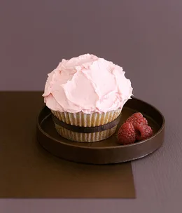 White chocolate cupcakes with raspberry frosting