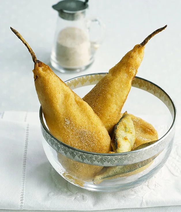 Pear and bay leaf fritters with moscatel batter