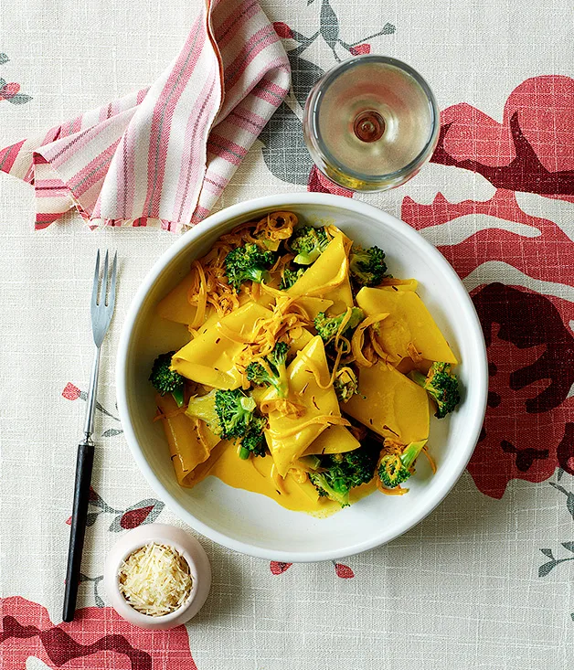 Pennone with broccoli, anchovy and saffron