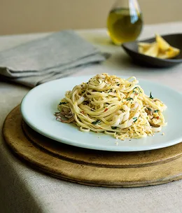 Taglierini with squid, garlic and chilli