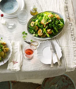 Salade verte with garlic croûtons