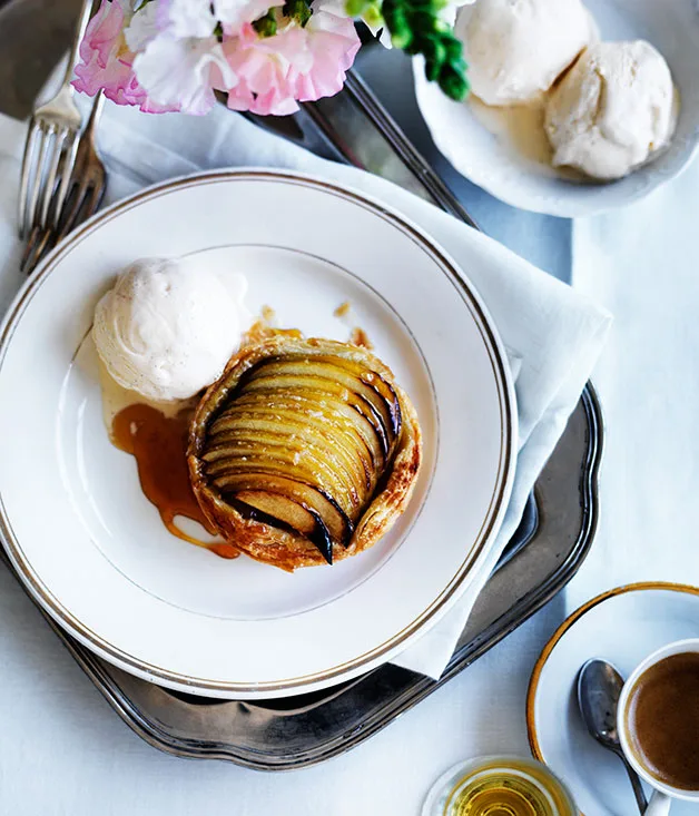 Mère Roux’s apple tartlet
