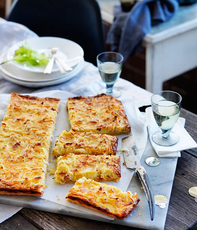 Onion and sour cream thin-baked slice