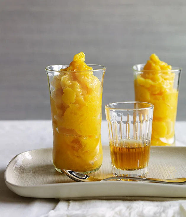 Mango slushies with rum and mint