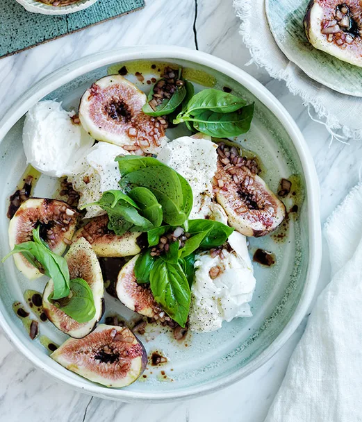 Black fig, mozzarella and basil salad