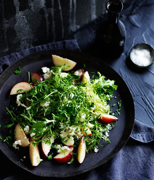 Curly leaves and white nectarines with feta vinaigrette