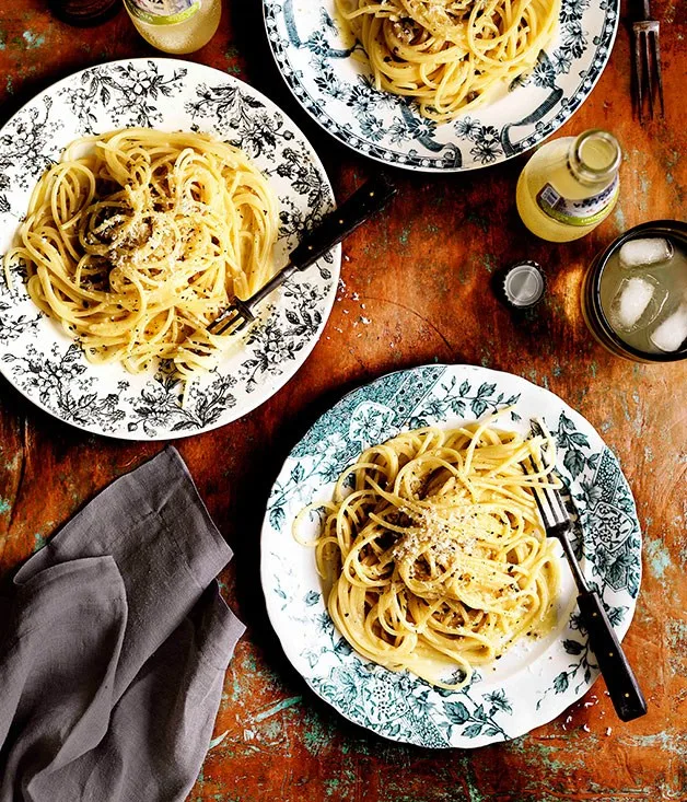 Spaghetti cacio e pepe - Roman recipes