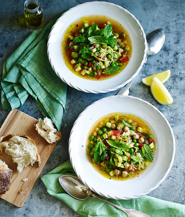 Green minestrone with chickpeas and lemon