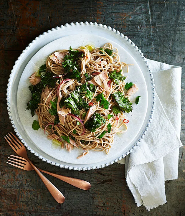 Kale, lemon and tuna spaghetti