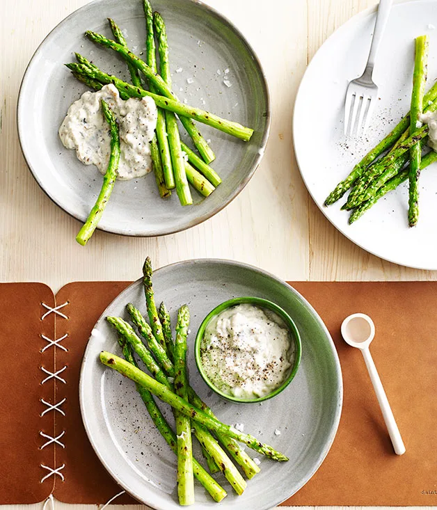 Asparagus with walnut mayonnaise