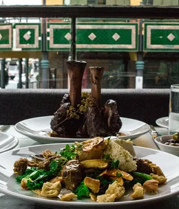 Elyros, Melbourne