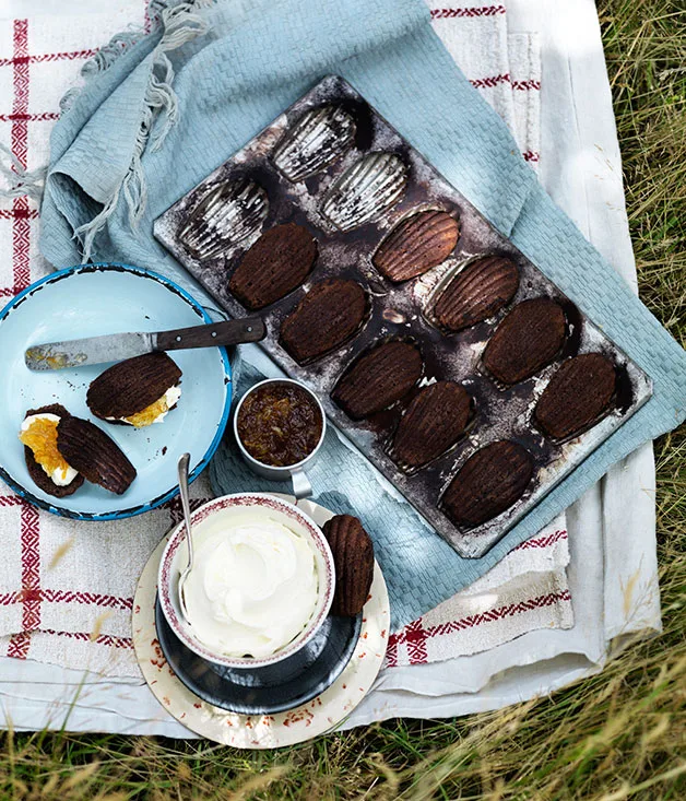 Chocolate madeleines with mascarpone and marmalade