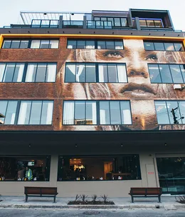 Brisbane hotel débuts