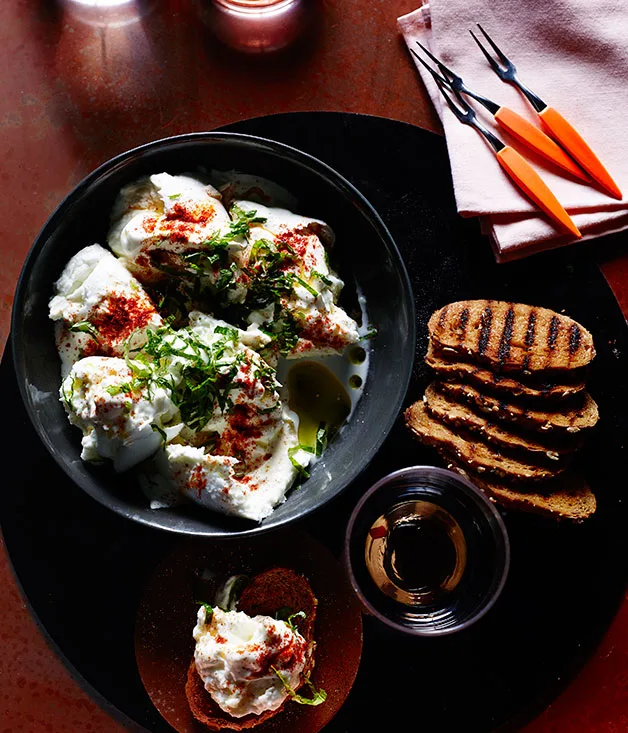 Mozzarella with mint dressing and crostini