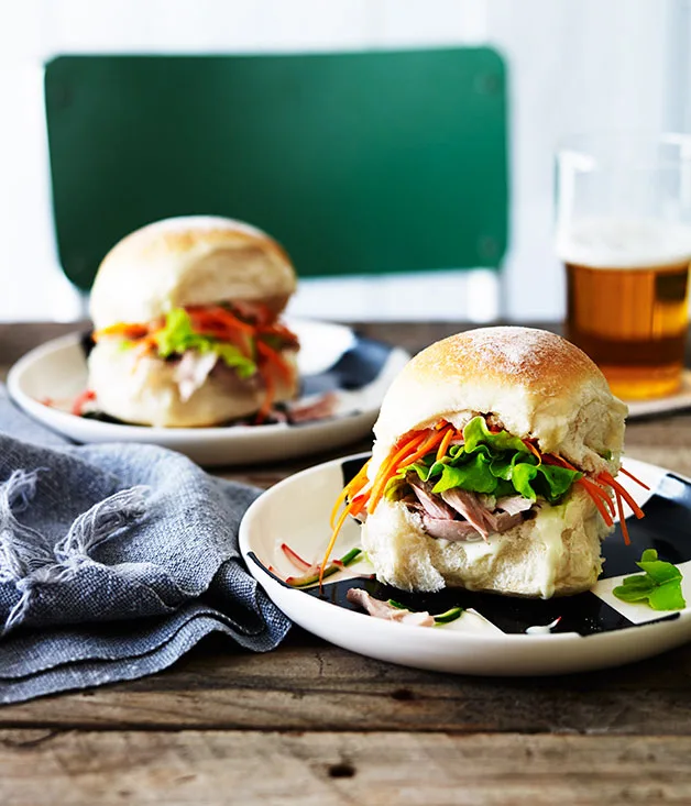 Confit chicken buns