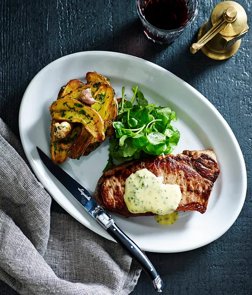 Steak frites with béarnaise sauce