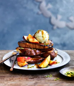 Brown sugar brioche with peaches and ice-cream