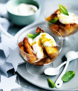 Caramelised pineapple with vanilla yoghurt