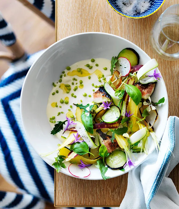 Yoghurt curd with raw and grilled vegetables