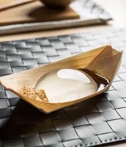 What does a raindrop cake actually taste like?