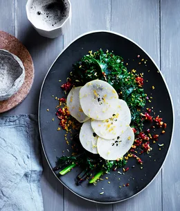 Kale with pear and bottarga