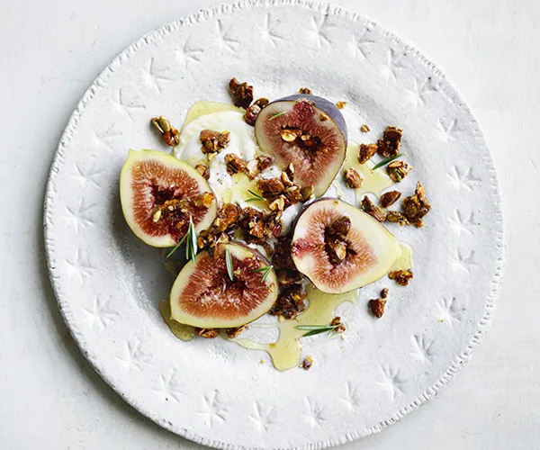 Figs with cardamom yoghurt and nut crumble