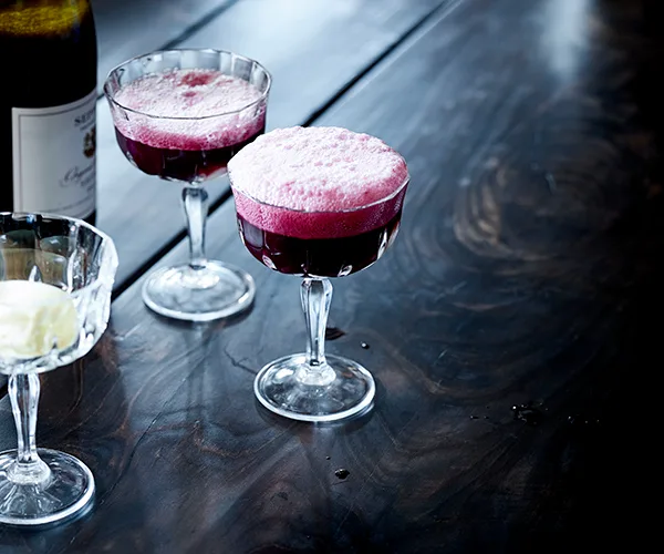 Sparkling shiraz and vanilla ice-cream spider