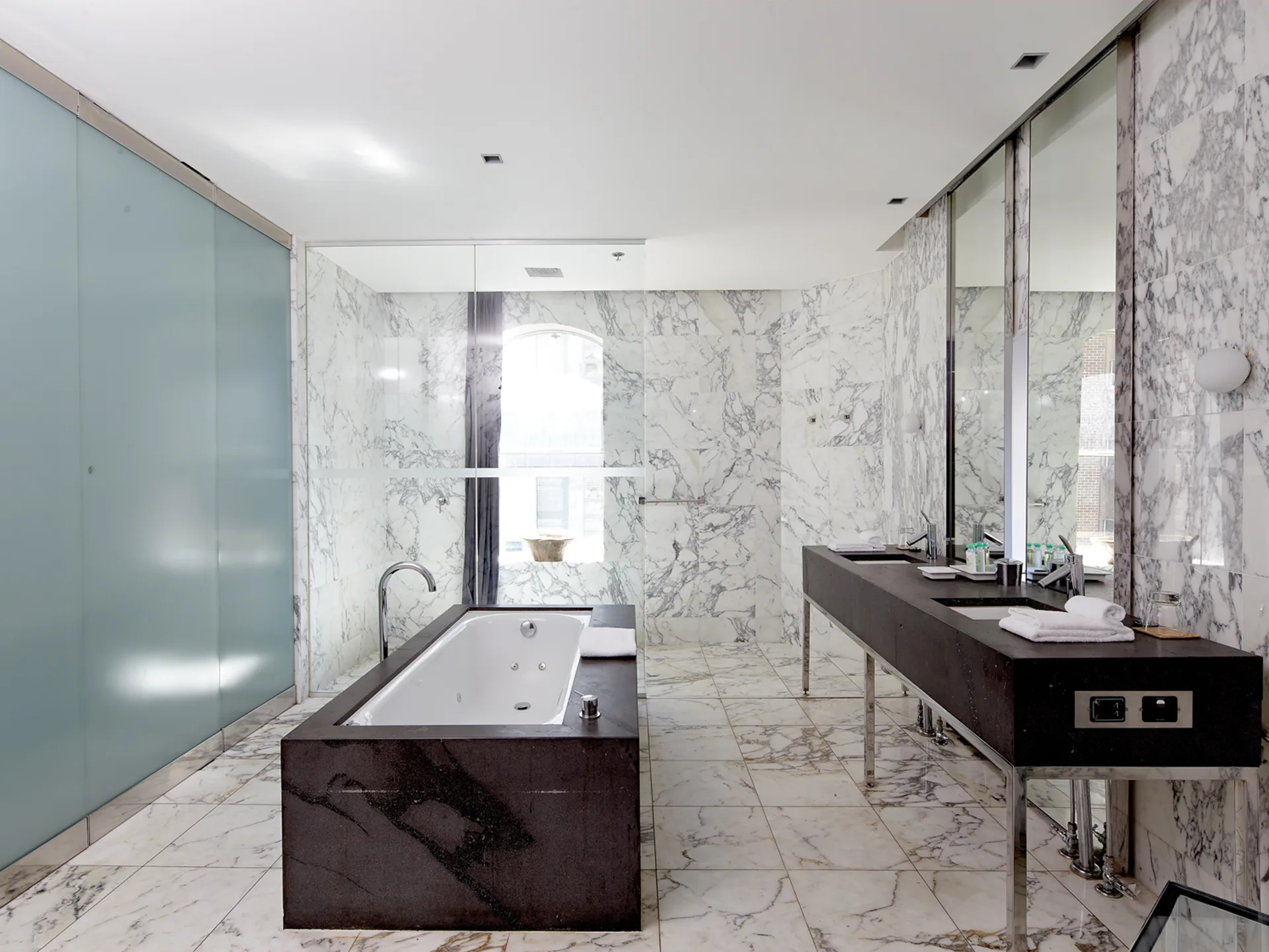 Establishment Hotel, Sydney review