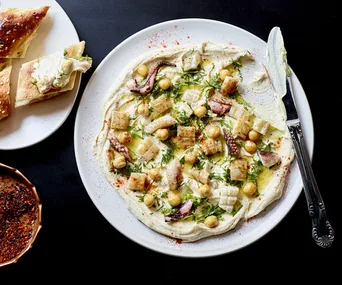 Hummus bi calamari