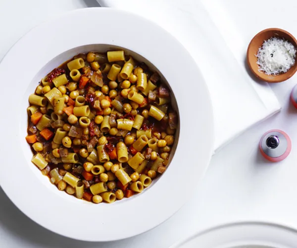 Ditali with chickpeas and smoked pancetta (Pasta ceci e pancetta affumicata)