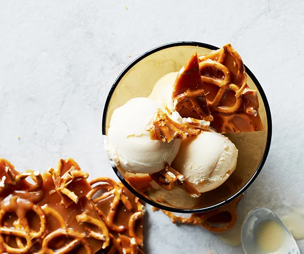 Pretzel brittle with ice-cream