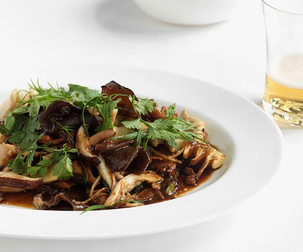 Stir-fried chicken and Chinese mushrooms