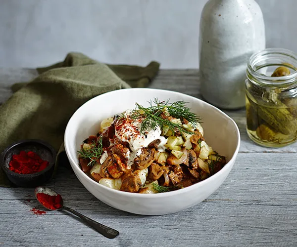 Beef stroganoff with pickles