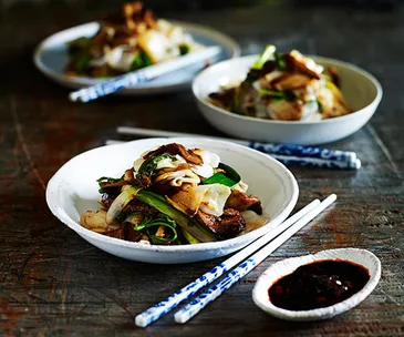 Stir-fried beef with rice noodles and mushrooms