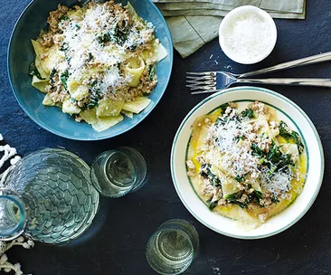 Chicken and clove ragù with polenta pasta