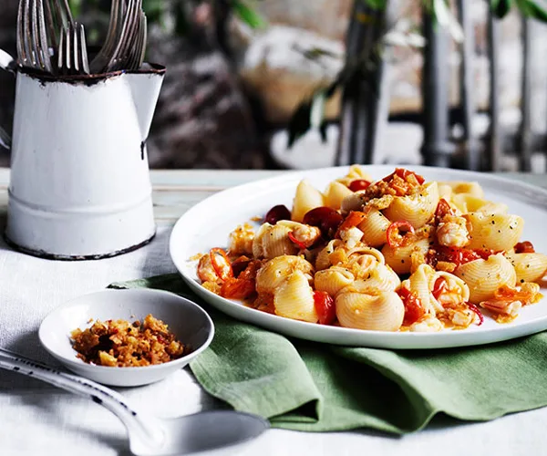 Vesuvio with prawns, white wine and tomato