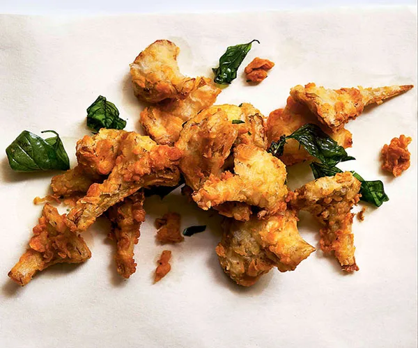 Artichokes with hollandaise sauce